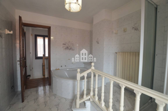 Half-duplex for sale in Salassa