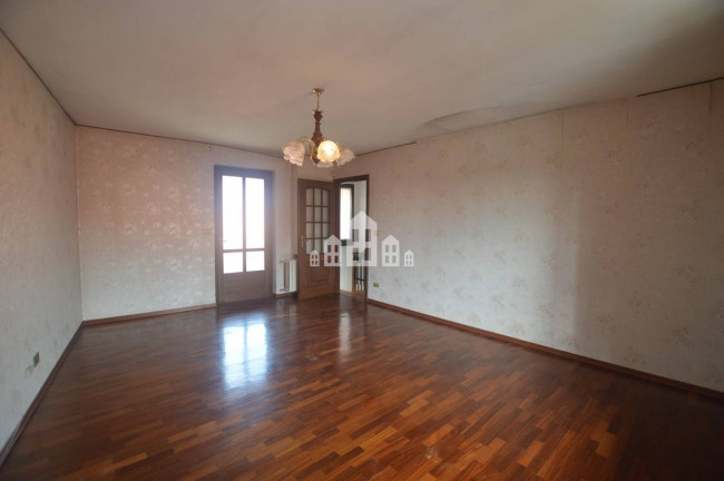 Half-duplex for sale in Salassa