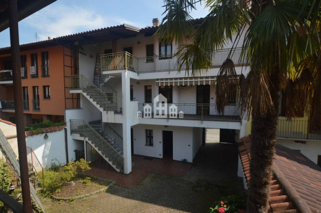 Half-duplex for sale in Salassa