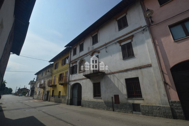 Half-duplex for sale in Salassa