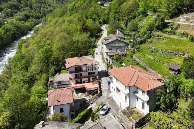 Casa indipendente in vendita a Pont-Canavese