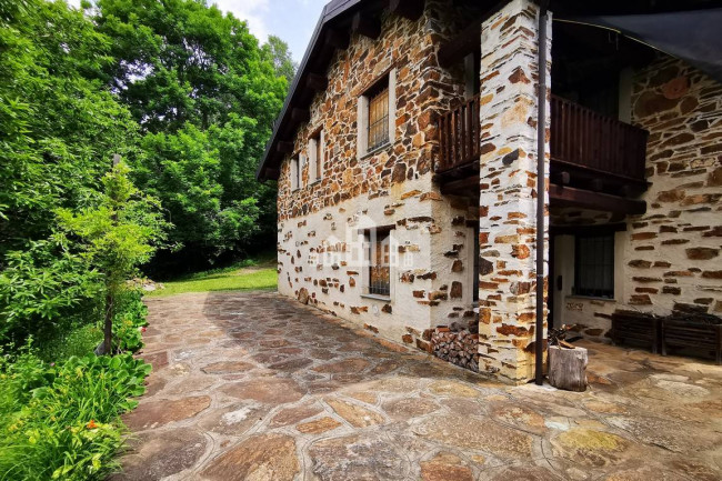 Casa indipendente in vendita a Rueglio