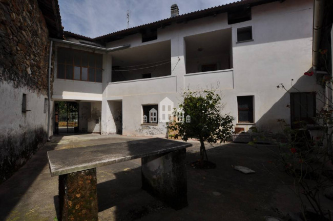 Half-duplex for sale in Castelnuovo Nigra