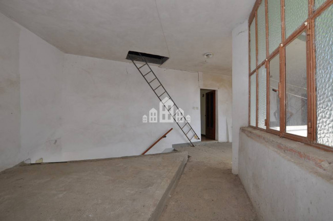 Half-duplex for sale in Castelnuovo Nigra