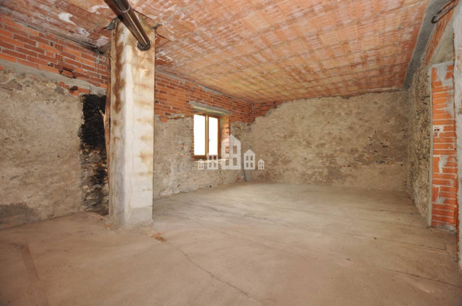 Half-duplex for sale in Castelnuovo Nigra