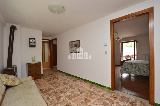 Half-duplex for sale in Val di Chy