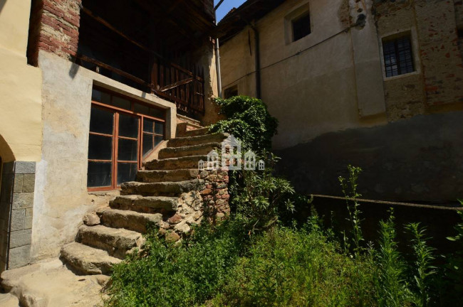 Half-duplex for sale in Val di Chy