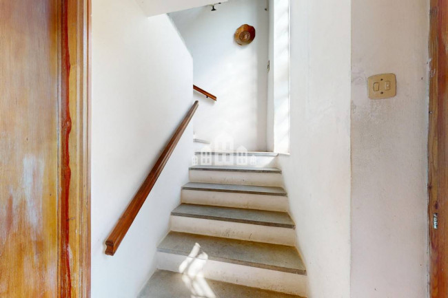 Half-duplex for sale in Valchiusa