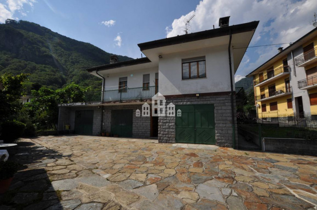 Detached house for sale in Sparone