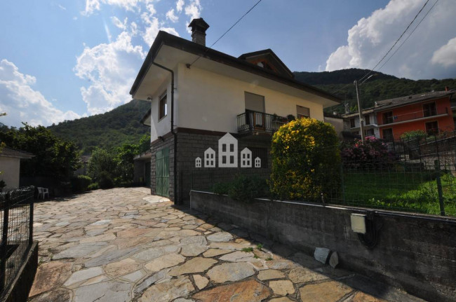 Detached house for sale in Sparone