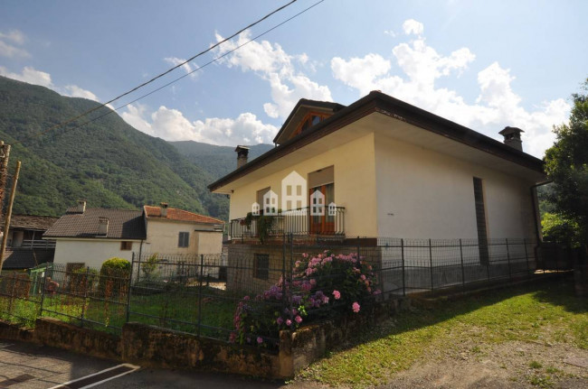 Detached house for sale in Sparone