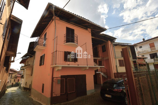 Half-duplex for sale in Val di Chy