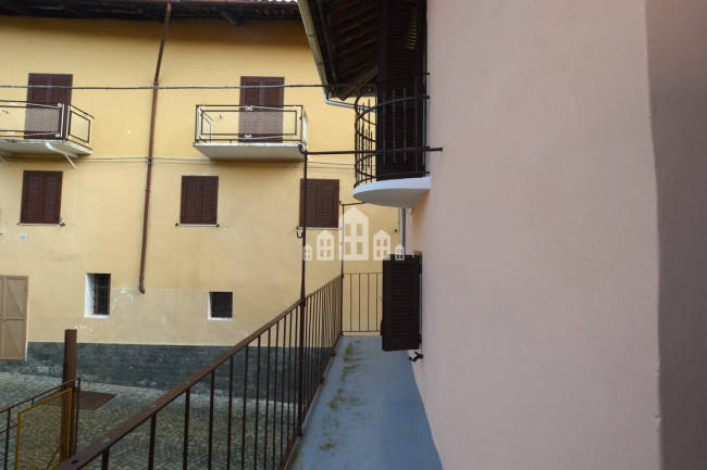 Half-duplex for sale in Val di Chy