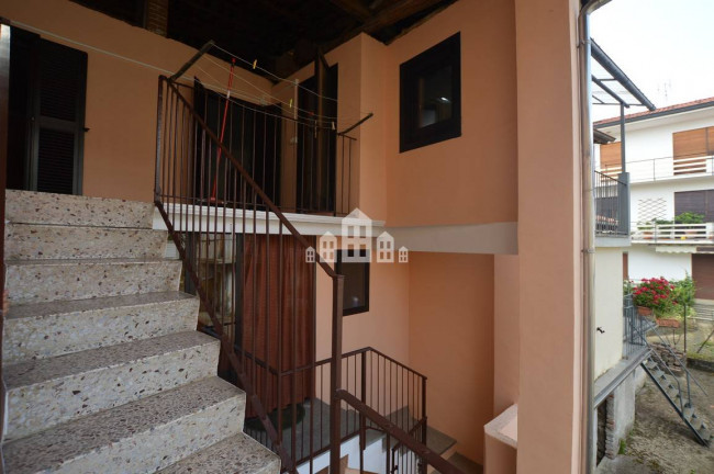 Half-duplex for sale in Val di Chy