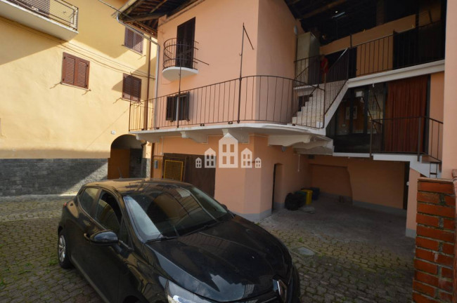 Half-duplex for sale in Val di Chy