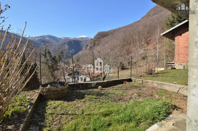 Porzione di bifamiliare in vendita a Pont-Canavese