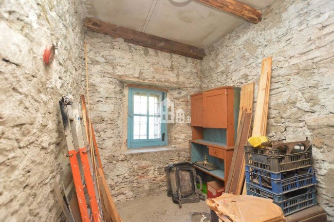 Fixer-upper for sale in Traversella