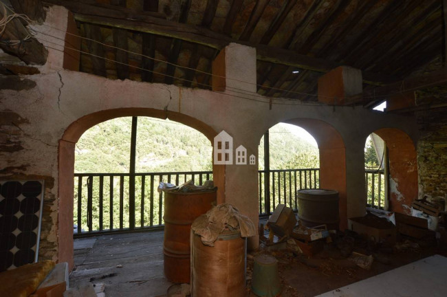 Fixer-upper for sale in Traversella