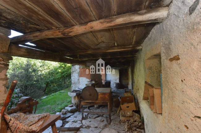 Fixer-upper for sale in Traversella