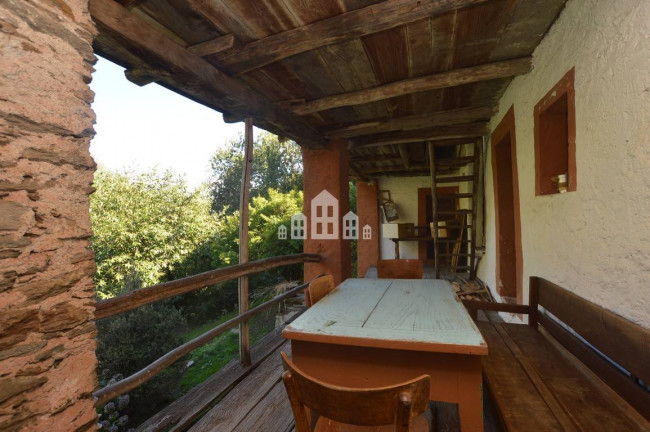 Fixer-upper for sale in Traversella