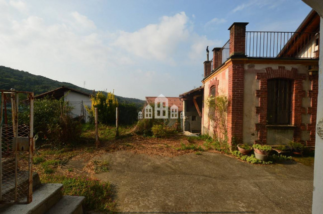 Casa semindipendente in vendita a Val di Chy