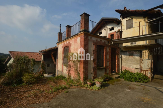 Casa semindipendente in vendita a Val di Chy