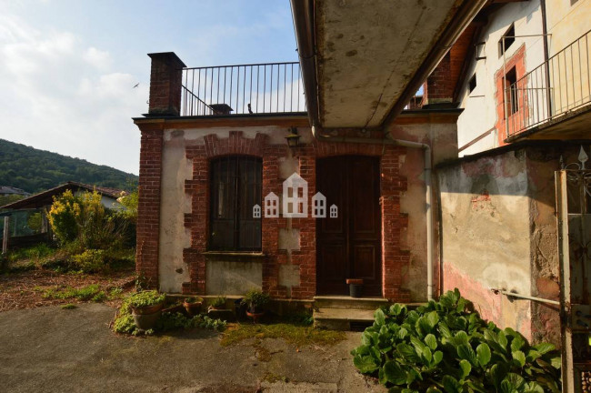 Casa semindipendente in vendita a Val di Chy