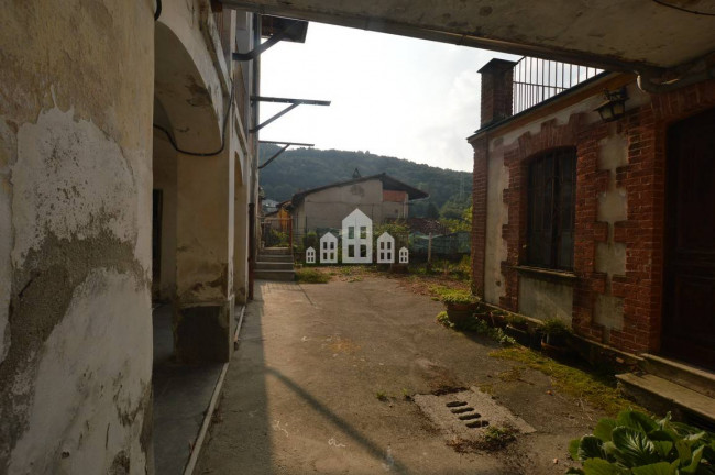 Casa semindipendente in vendita a Val di Chy