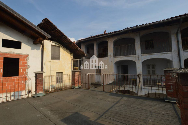 Half-duplex for sale in Val di Chy