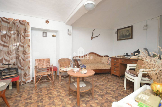 Half-duplex for sale in Val di Chy