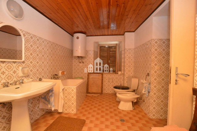 Half-duplex for sale in Val di Chy