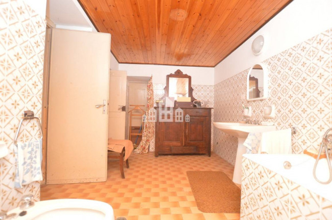 Half-duplex for sale in Val di Chy