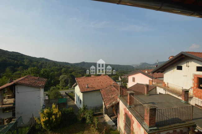 Casa semindipendente in vendita a Val di Chy