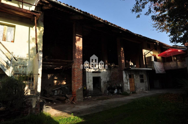 Fixer-upper for sale in Favria