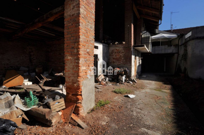 Fixer-upper for sale in Favria