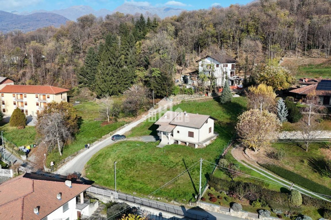 Villa in vendita a Val di Chy