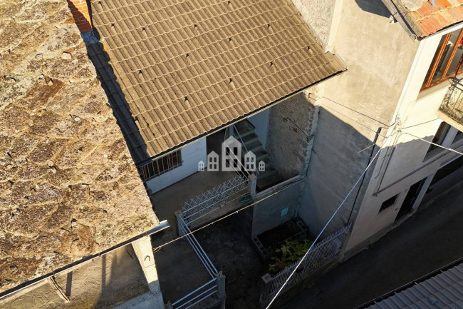 Half-duplex for sale in Andrate