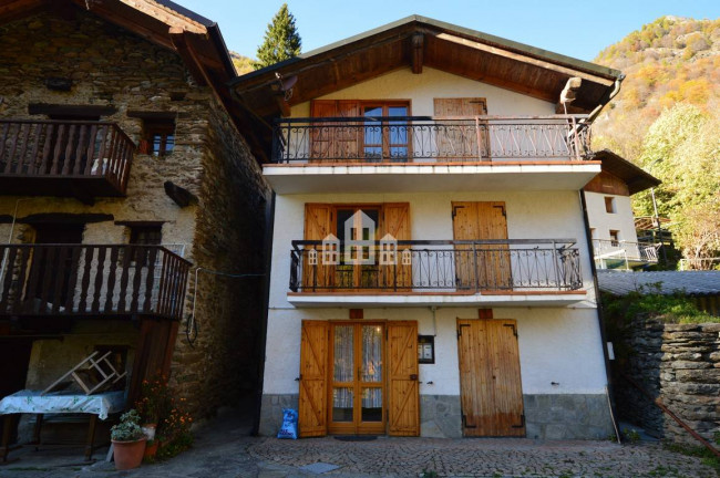 Casa semindipendente in vendita a Valprato Soana