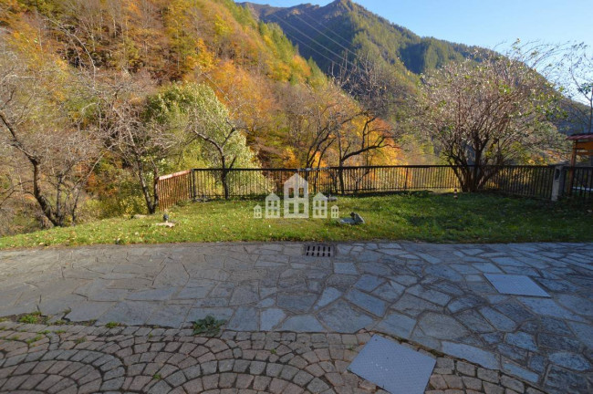 Casa semindipendente in vendita a Valprato Soana