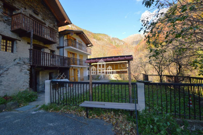 Casa semindipendente in vendita a Valprato Soana