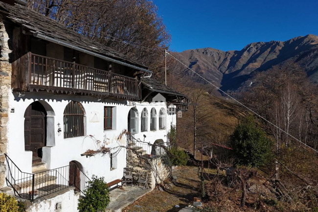 Casa semindipendente in vendita a Valchiusa