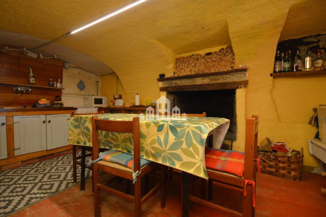 Casa semindipendente in vendita a Valchiusa