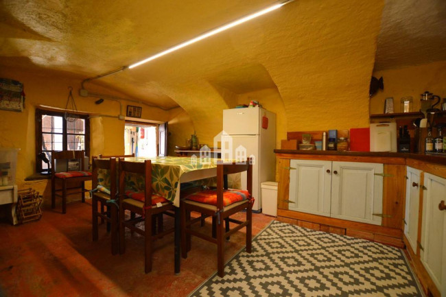 Casa semindipendente in vendita a Valchiusa