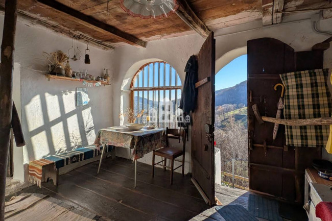 Casa semindipendente in vendita a Valchiusa