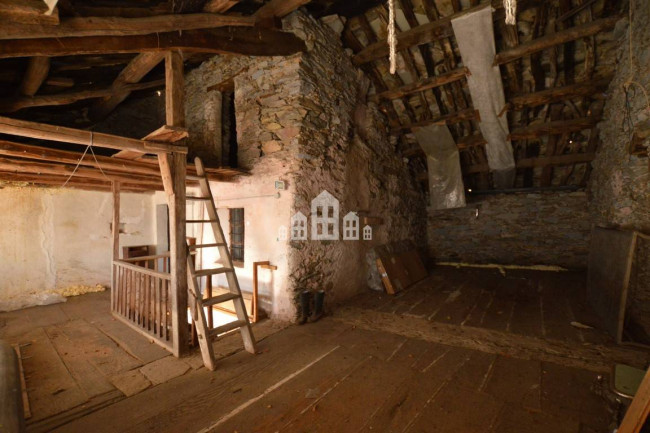 Casa semindipendente in vendita a Valchiusa