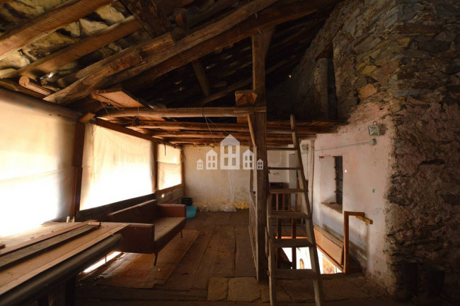 Casa semindipendente in vendita a Valchiusa