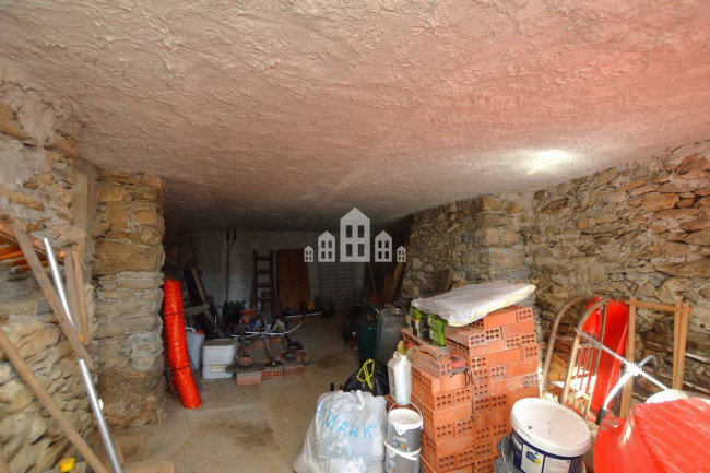 Casa semindipendente in vendita a Valchiusa