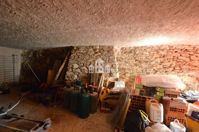 Casa semindipendente in vendita a Valchiusa