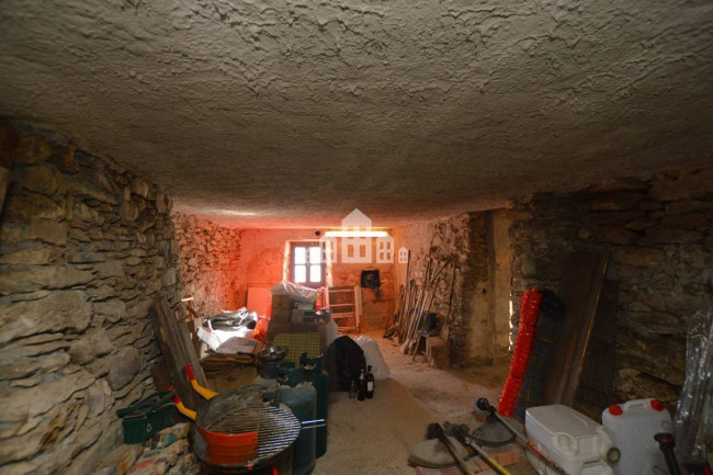 Casa semindipendente in vendita a Valchiusa