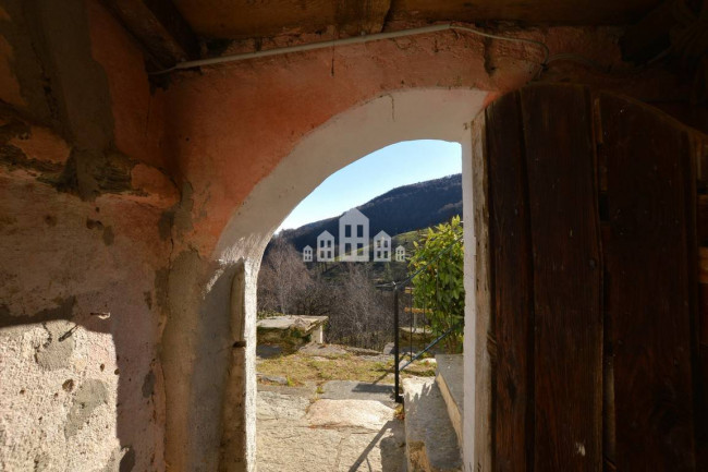 Casa semindipendente in vendita a Valchiusa